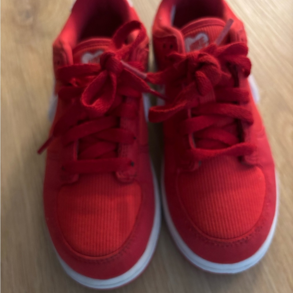 Nike Red Sneakers Lightweight Athletic Design
